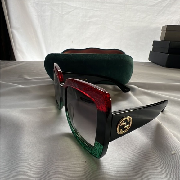 Guccci Sunglasses - Picture 4 of 4